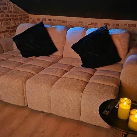 Ecrin D'exception Avec Jacuzzi Et Salon Cinema *
