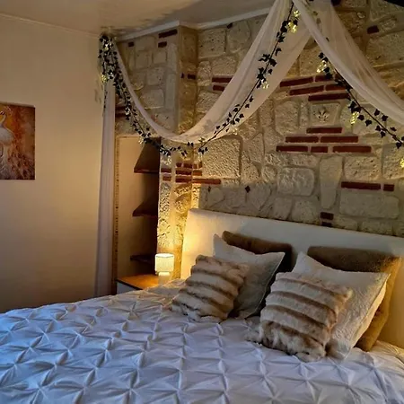 Ecrin D'exception Avec Jacuzzi Et Salon Cinema Penne-dʼAgenais